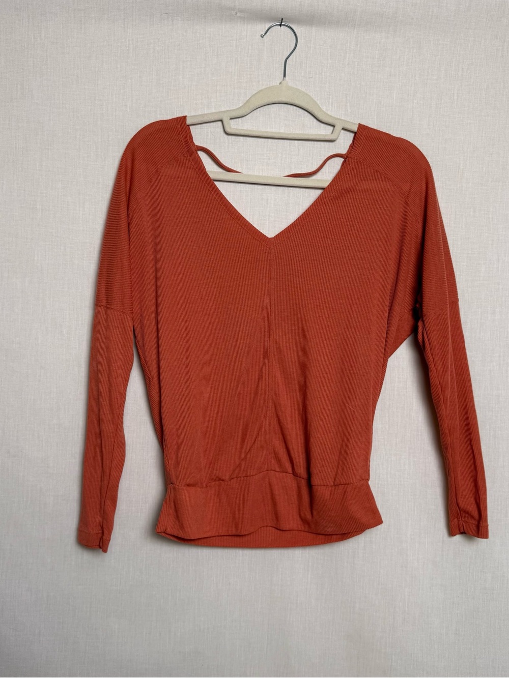 prAna Long Sleeve Rib Knit Top Women’s M Rust Orange V-Neck Tencel Relaxed
